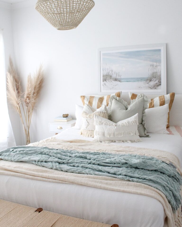 17+ Boho Coastal Bedroom Ideas | Natural Materials, Light Colors, and Eclectic Décor