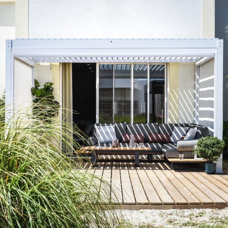 Veranda vs Pergola: The Ultimate Guide to Transforming Your Outdoor Space