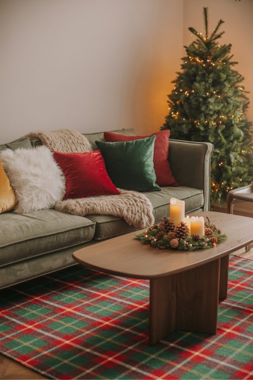 Christmas Decor Ideas for Living Room – Cozy Pillows, Throws & Textiles