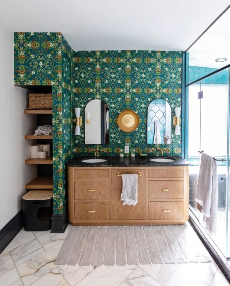 36 Trendy Wallpaper Bathroom Ideas You Need to See