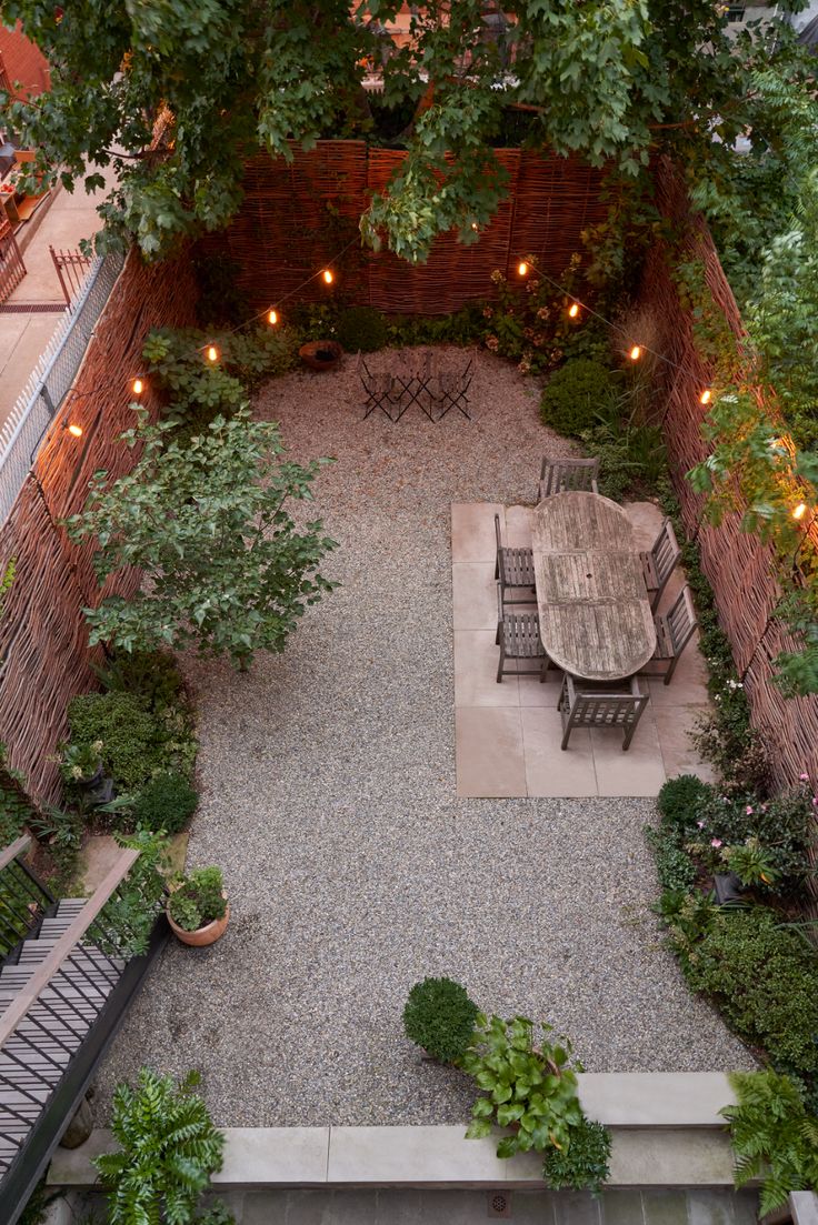 Jaw-Dropping Gravel Backyard Elegant Dining Area